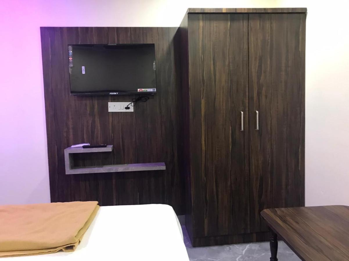 Taloja Midc Hotell Taloje Budrukh Exteriör bild