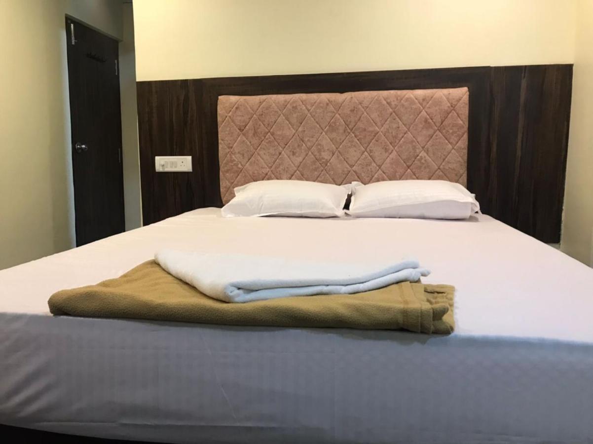 Taloja Midc Hotell Taloje Budrukh Exteriör bild